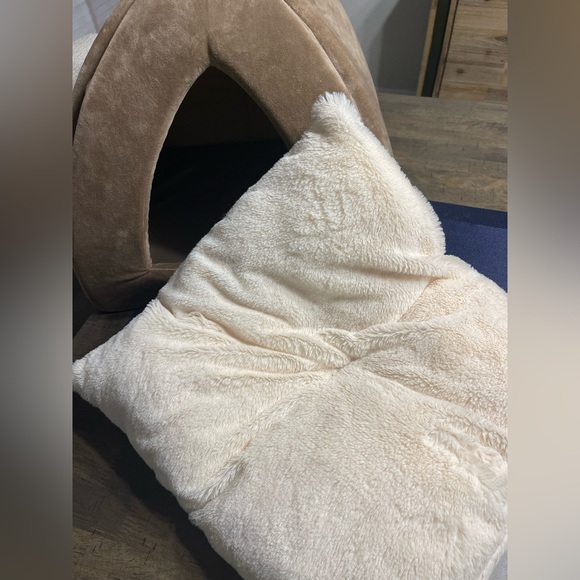 Frisco Tent Covered Dog & Cat Bed. - Picture 10 of 12